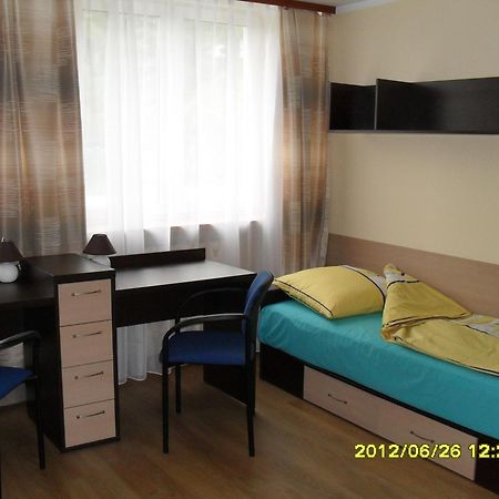 Dom Studencki Atol Hostel Krakau Buitenkant foto