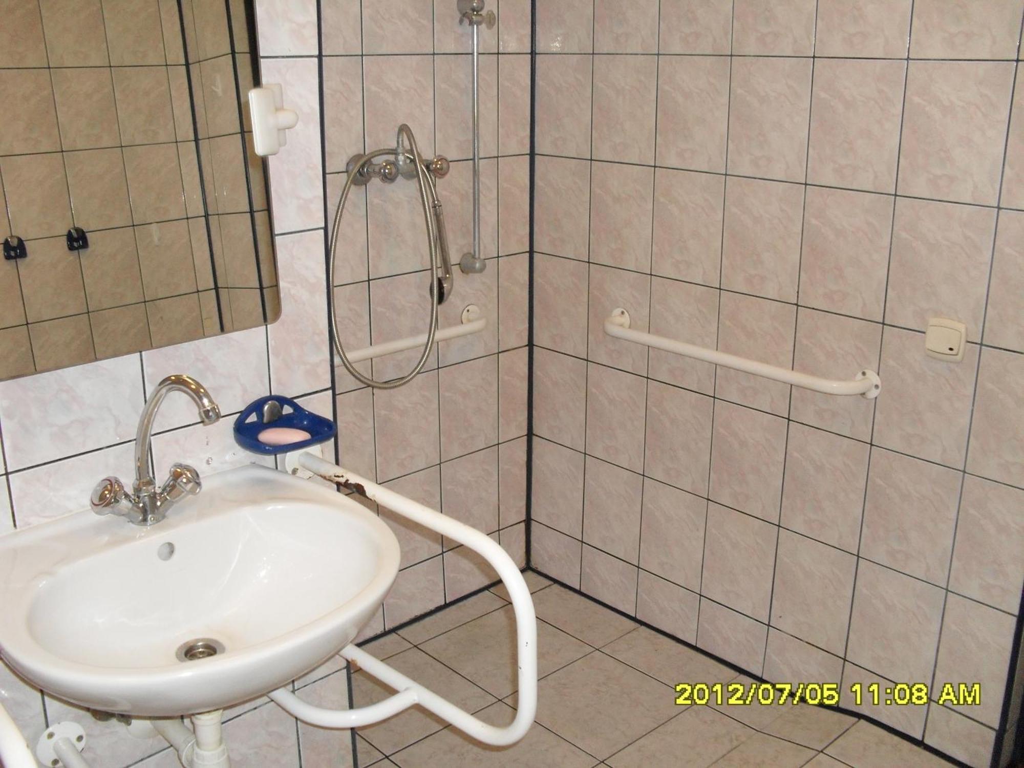 Dom Studencki Atol Hostel Krakau Buitenkant foto