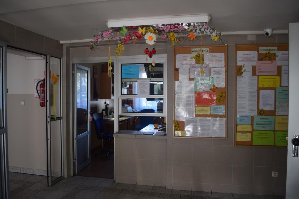 Dom Studencki Atol Hostel Krakau Buitenkant foto