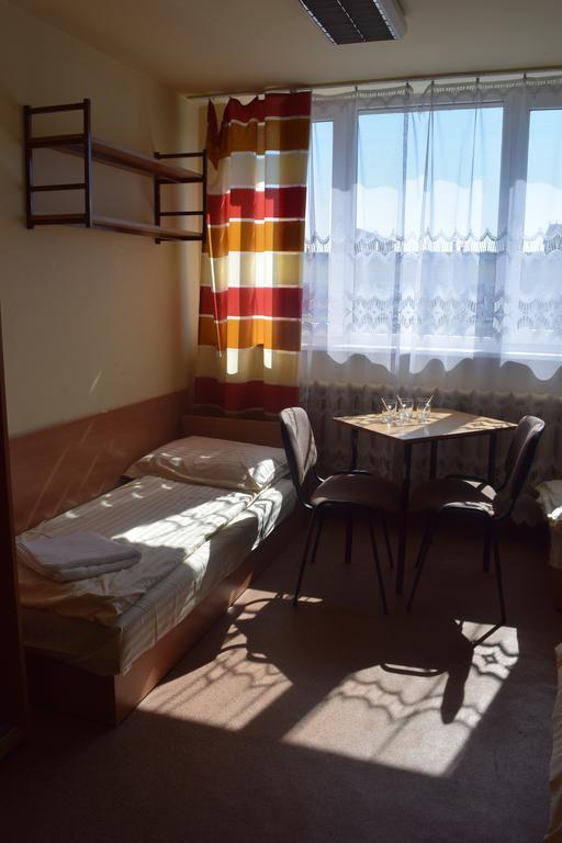 Dom Studencki Atol Hostel Krakau Buitenkant foto